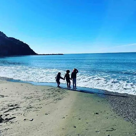 Villino Aranci Nuovo Monolocale In Centro Apartment Levanto