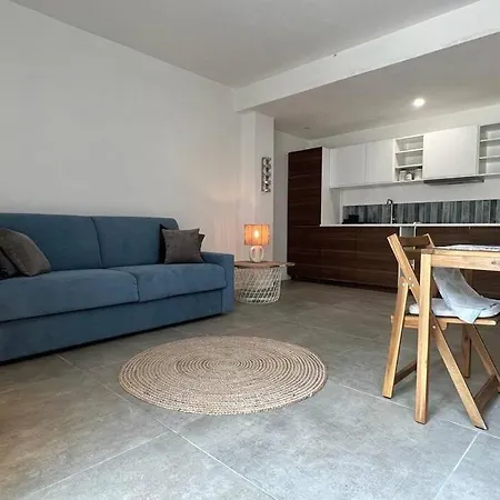 Villino Aranci Nuovo Monolocale In Centro * 莱万托