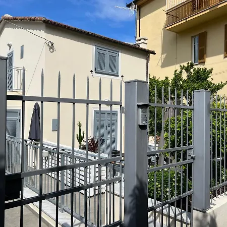 公寓 Villino Aranci Nuovo Monolocale In Centro 莱万托